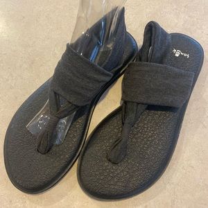 Sanuk women’s yoga sling 2. Sandal. Size 8. Charcoal gray. New without tags.